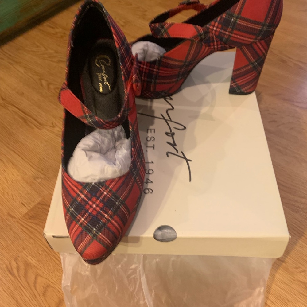 Red Plaid Platform Mary Jane Heels - Picture 4 of 12